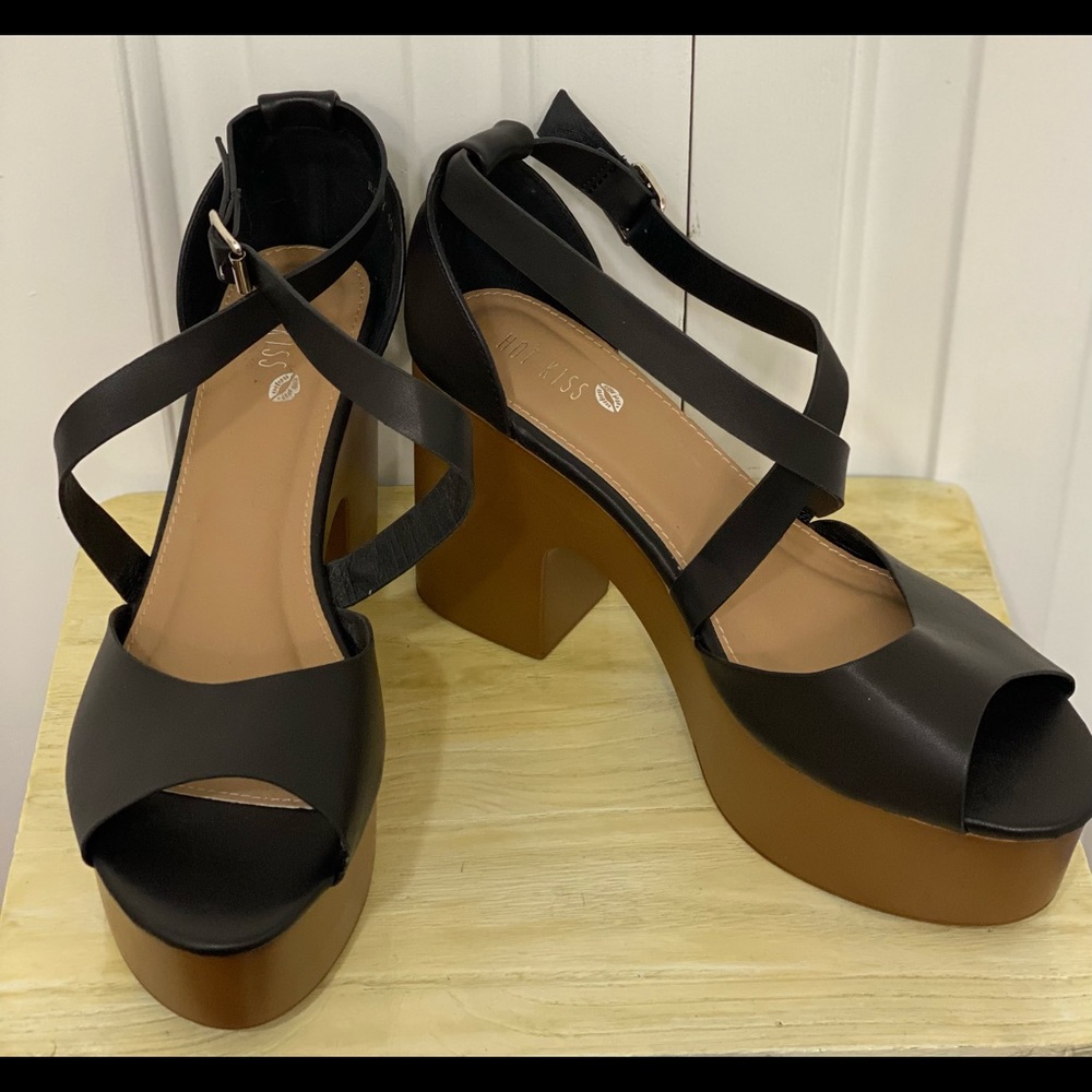 NWOT 4 INCH CHUNKY HEEL BLACK PLATFORM SHOES